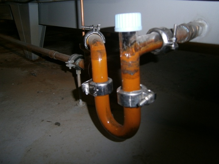 Drain Traps on Air Handling Units Dirty Trap - Corrosion 700 x 525